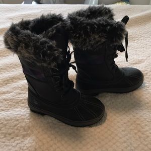 Snow boots